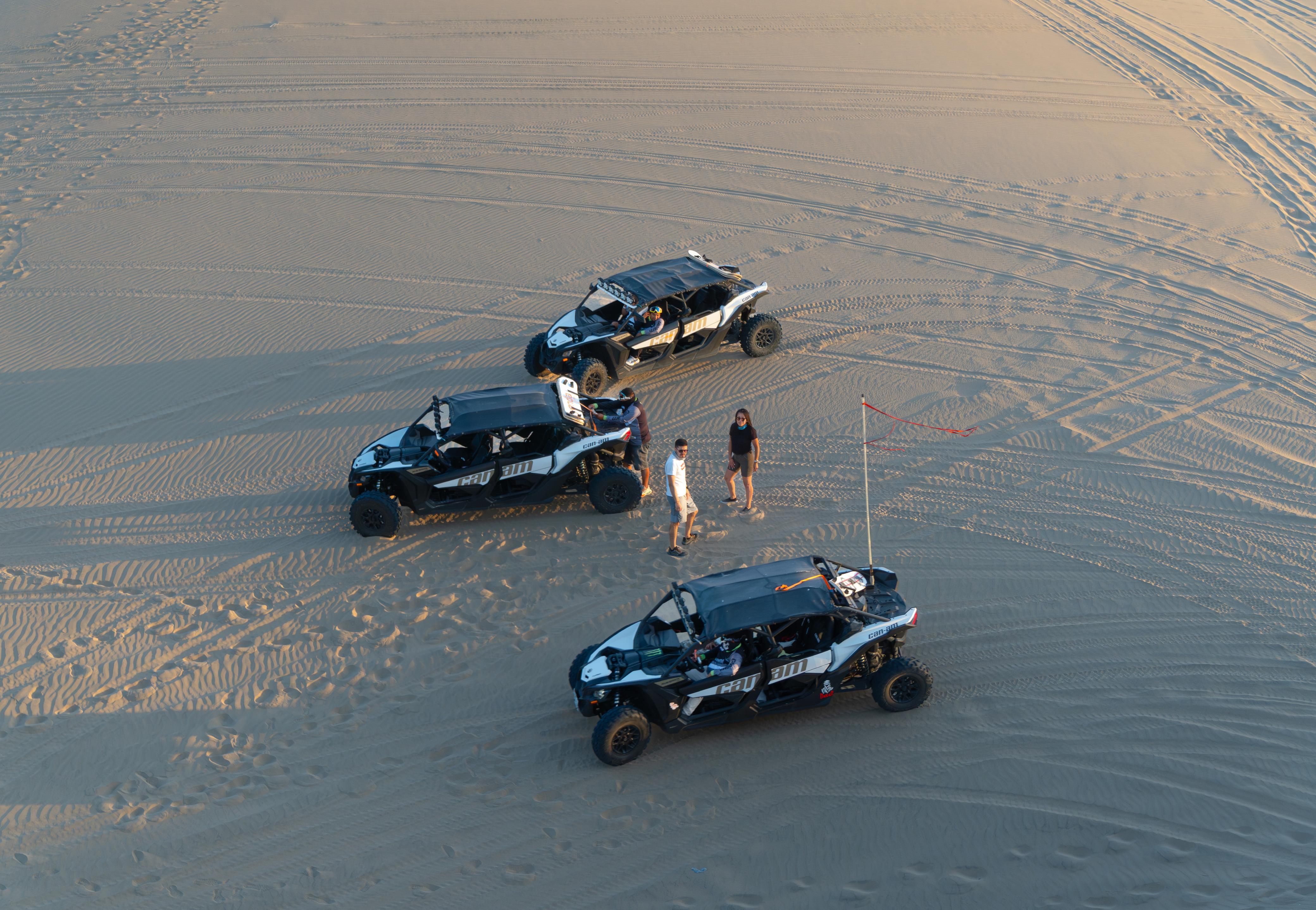 Disfruta el atardecer en Huacachina